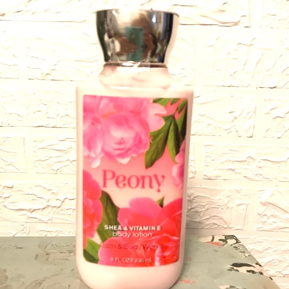 Peony Body Lotion/Bath & Body Works - Picture 2 of 3
